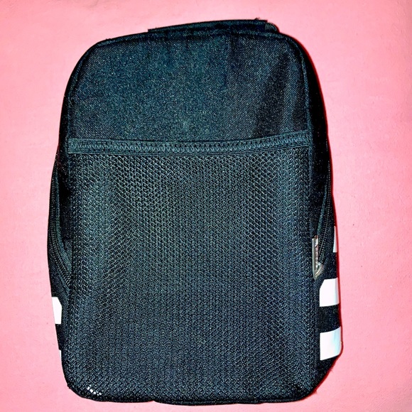 Adidas lunch bag. Insulated to keep cold and hot - Picture 2 of 5